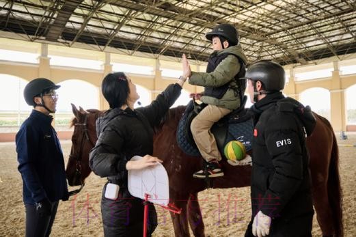 香港赛马会代表团到访成都